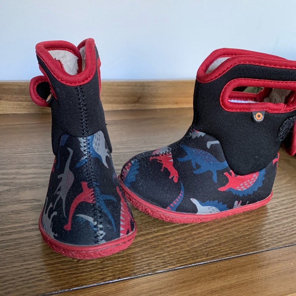 Baby Bogs in dinosaur pattern 🦕 🦖